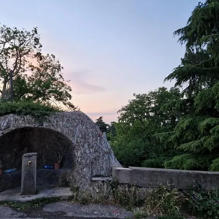 Lovely One-bedroom Attic In An Ancient Village Bolonia