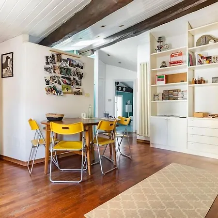 Lovely One-bedroom Attic In An Ancient Village * Bolonia