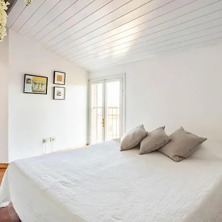 Apartament Lovely One-bedroom Attic In An Ancient Village Bolonia