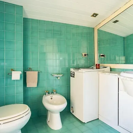 Lovely One-bedroom Attic In An Ancient Village Apartament Bolonia