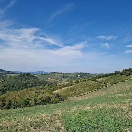 Apartament Lovely One-bedroom Attic In An Ancient Village Bolonia